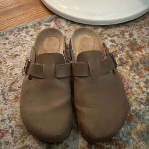 Cushionaire clogs